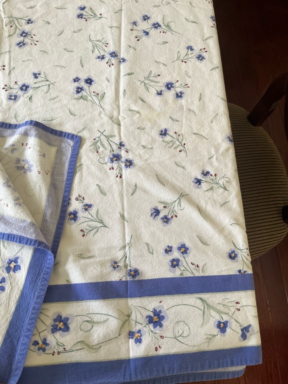 Vintage Blue Floral Printed Tablecloth - Picture 7 of 16